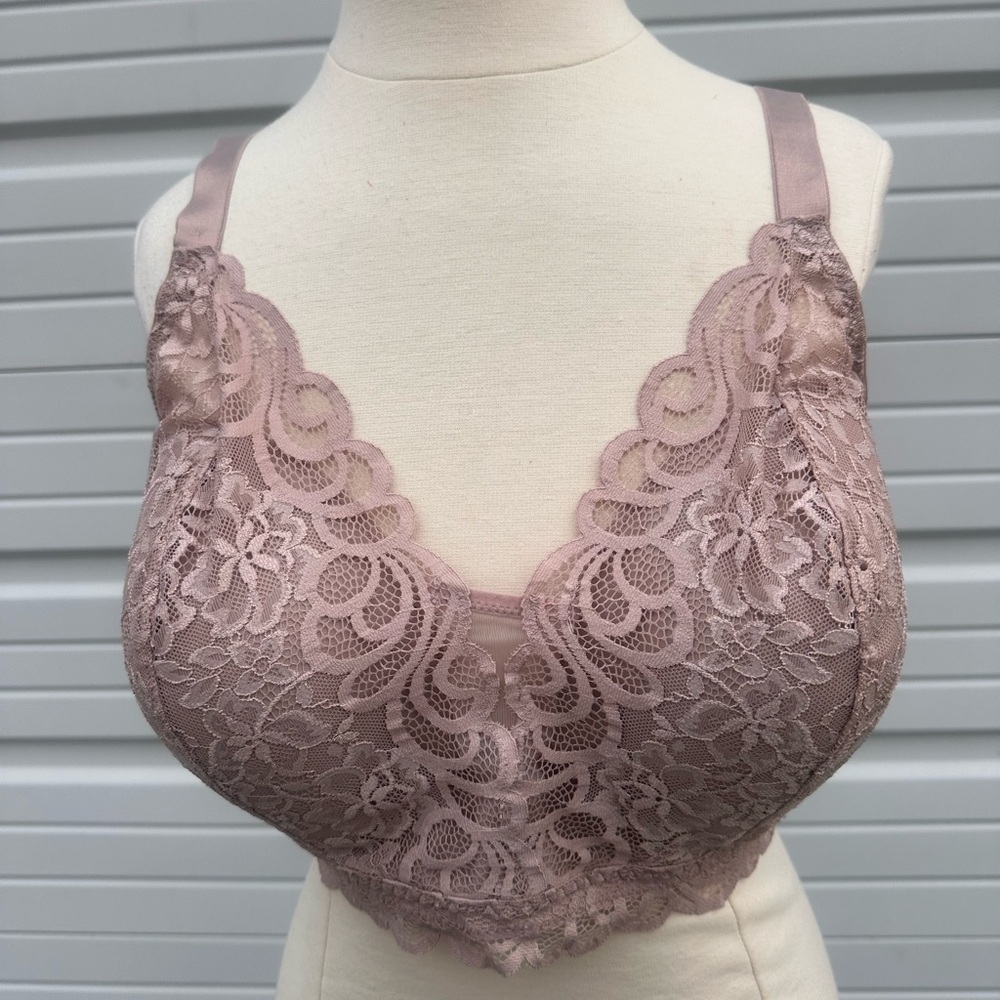 Bali Lace Plunge Bralette in Mauve